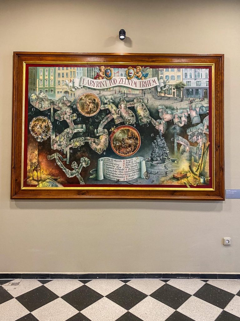 Antica pianta del labirinto sotto la piazza Zelný trh; è possibile vedere su quanti livelli sono costruiti i tunnel