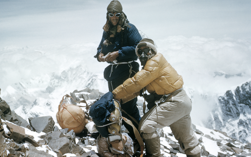 Edmund Hillary e lo sherpa Tenzing Norgay il 28 maggio 1953 mentre discendono l'Everest (Keystone, Royal Geographical Society, Alfred Gregory)