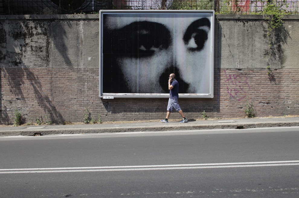 Uno dei dieci Billboards di Christian Boltanski, esposti nelle vie di Bologna (Matteo Monti)
