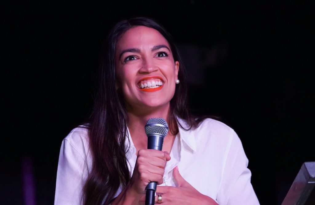 Alexandria Ocasio-Cortez a 29 anni è la più giovane congressista dem nella storia degli Stati Uniti (AFP)