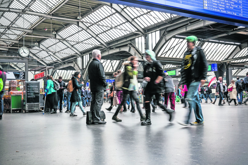 Secondo l'Ufficio federale di statistica, in Svizzera si muovono 4,8 milioni di persone ogni giorno (Keystone)