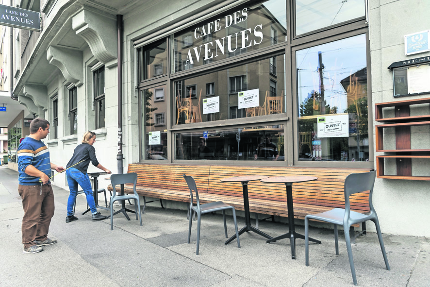 Bar e ristoranti sono le piccole e medie imprese che più di altre rischiano di dover chiudere (Keystone)