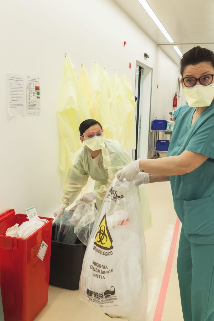 Il materiale infetto va raccolto ed eliminato con la massima cautela (Didier Ruef)