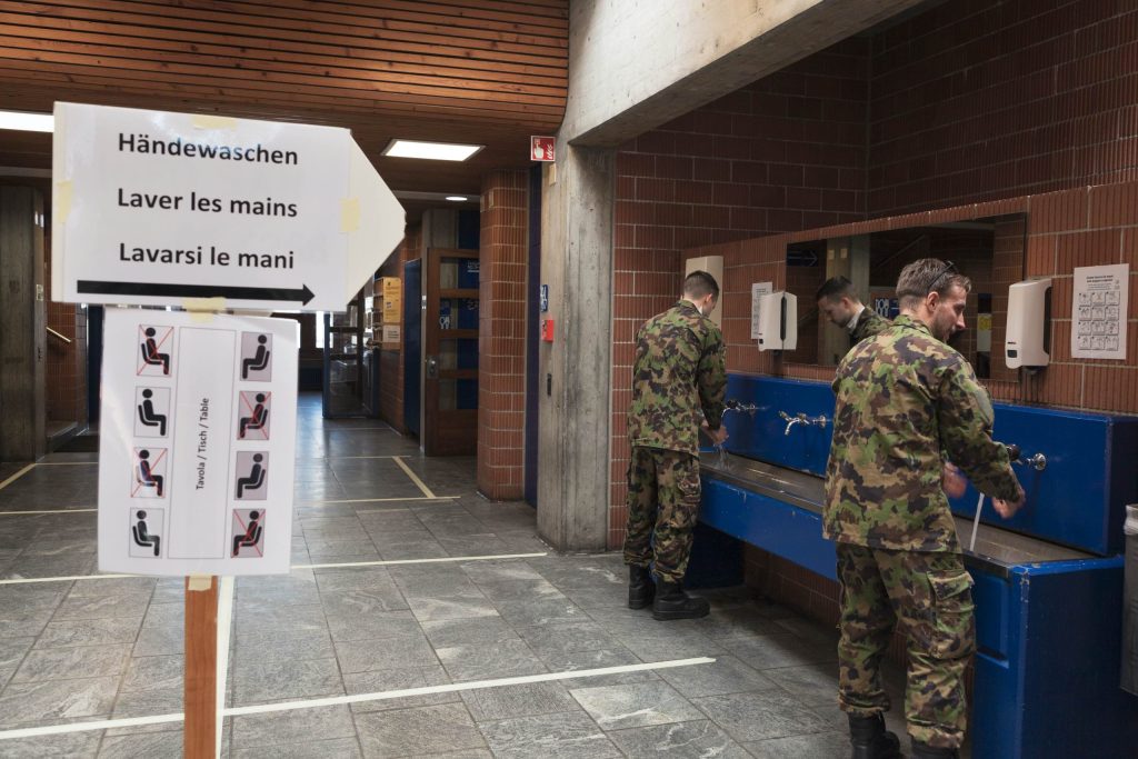 Diverse le misure adottate in caserma per rispettare le norme igieniche (Didier Ruef)