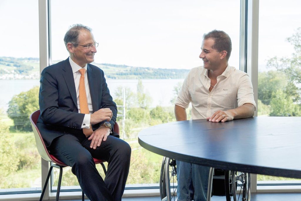 Christian Broggi e il direttore del Centro di Nottwil Luca Jelmoni. (Stefano Spinelli)