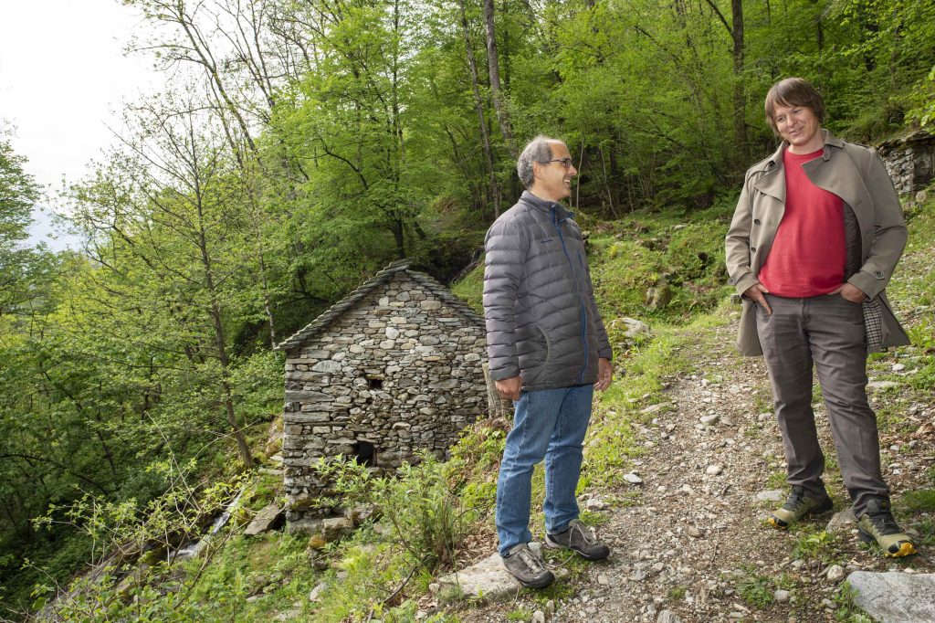 Christian Ferrari e Timo Cadlolo nei boschi di Lodano (foto Ketteler)
