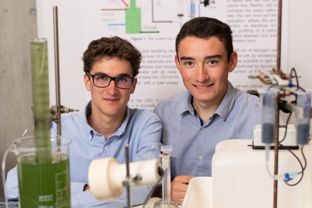 Martino Camponovo e Ramon Fitze del Liceo Lugano 2 sono stati premiati da Scienza e gioventù  e rappresenteranno la Svizzera nell’ambito della World Water Week di Stoccolma (www.sjf.ch)