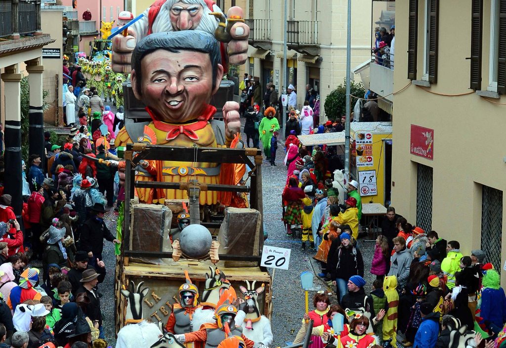 Il carro vincitore della Castello Bene al corteo mascherato Or Penagin di Tesserete nel 2017 (CdT - Maffi)