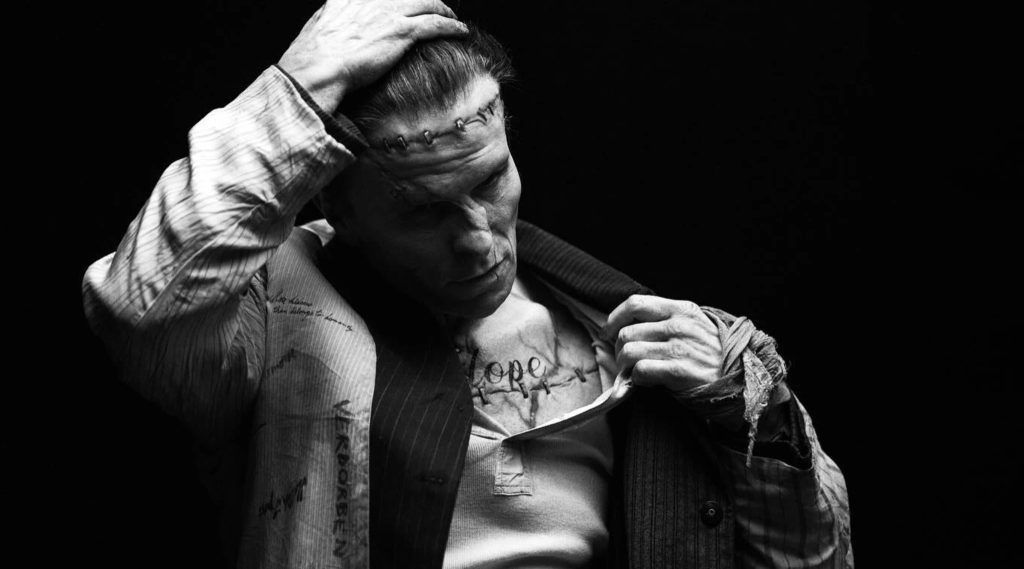 Christian Bale nei panni di Frankenstein. (Niko Tavernise)