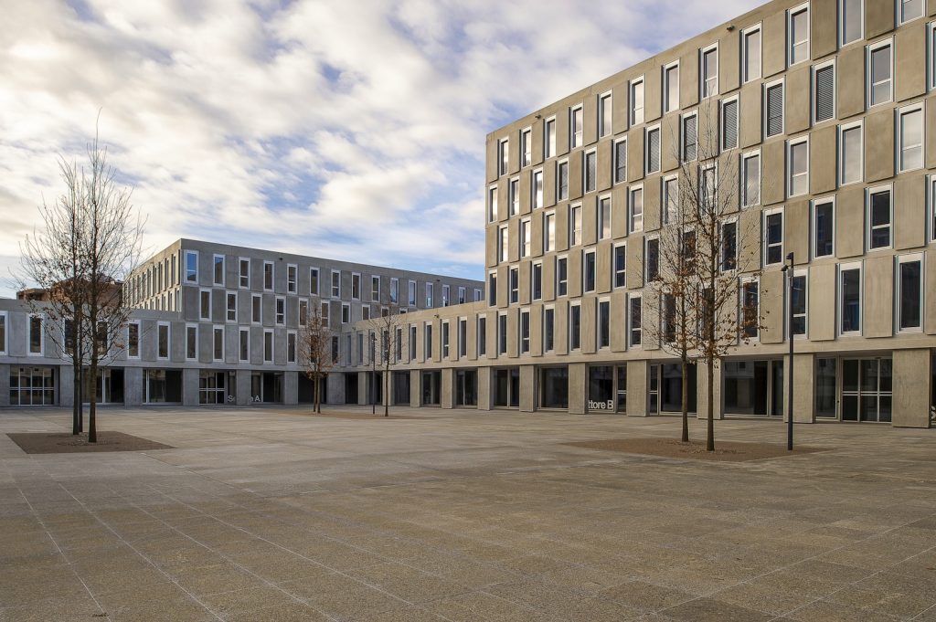 USI-SUPSI Lugano, Vista della piazza interna (SUPSI/R.Quadroni)