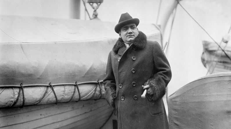 Enrico Caruso in un’immagine del 1913 (Shutterstock)