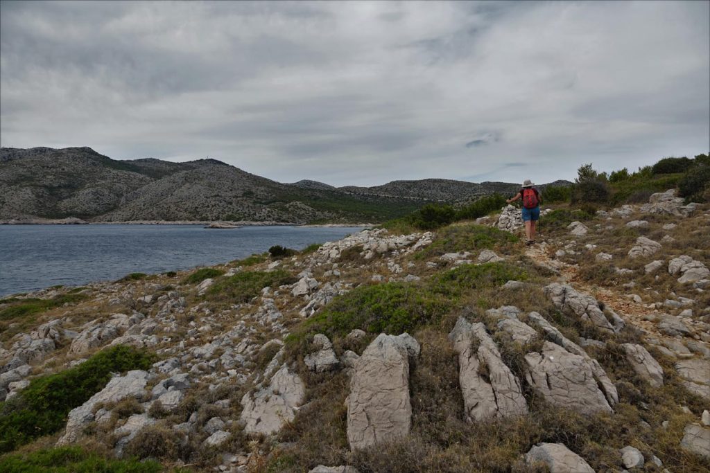 Micro approdo lungo la costa sudoccidentale di Vis