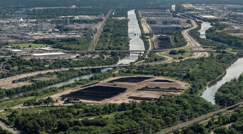 Veduta del Chicago Sanitary and Ship Canal dove l’introduzione da parte dell’uomo delle carpe asiatiche ha avuto conseguenze negative (Shutterstock)