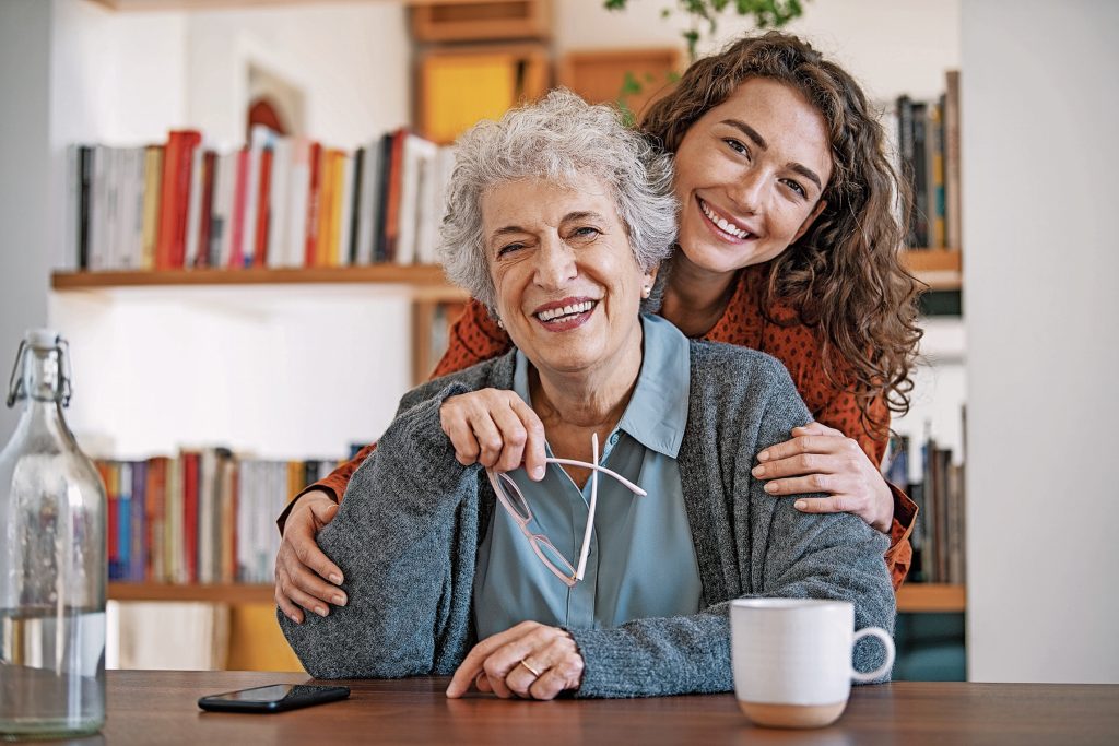 Il progetto vuole offrire la possibilità a tutte le Case per anziani di acquisire nuovi «nipoti» per i propri ospiti (Shutterstock)