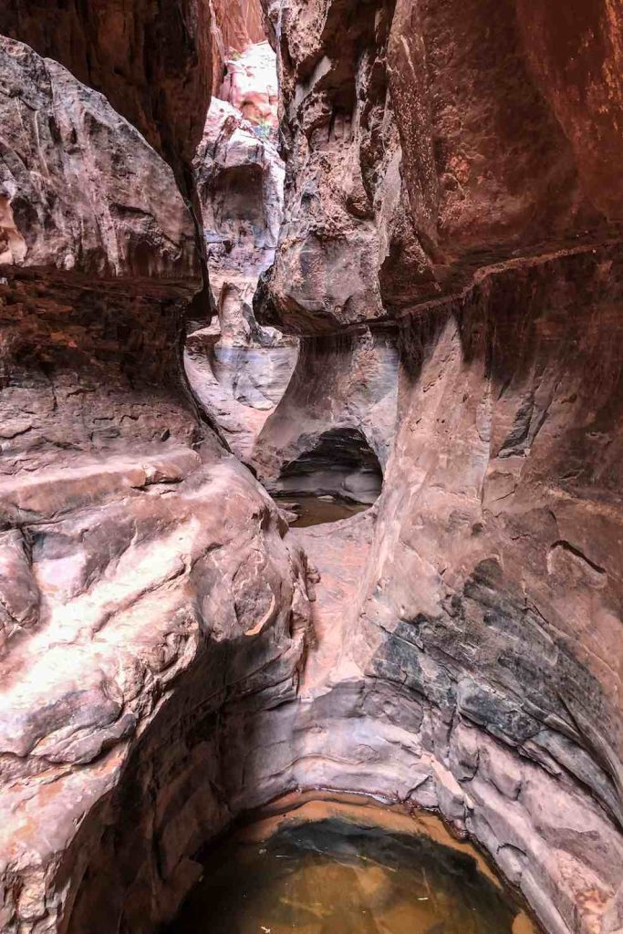 L’interno del canyon che taglia il Jebel Khazali