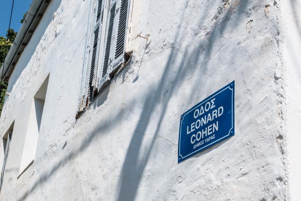 Leonard Cohen è stata una figura importante per Idra, tanto da dedicargli una via