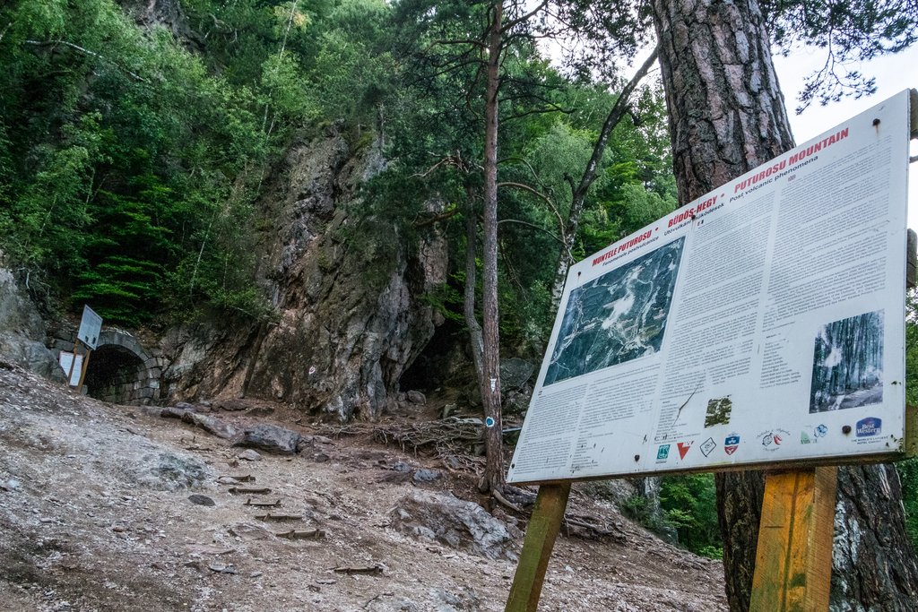 Grotta sulfurea e altre caverne