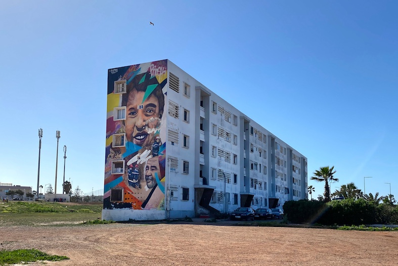 Quartiere El Hank: opera di Amine Brush «Nous ne t'oublions pas Ryan» lungo il Boulevard de la Corniche