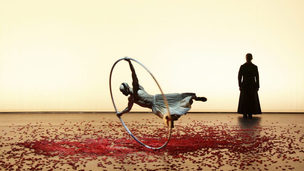 Visioni oniriche e intensi momenti di poesia (finzipasca.com, foto V. Cangialosi)