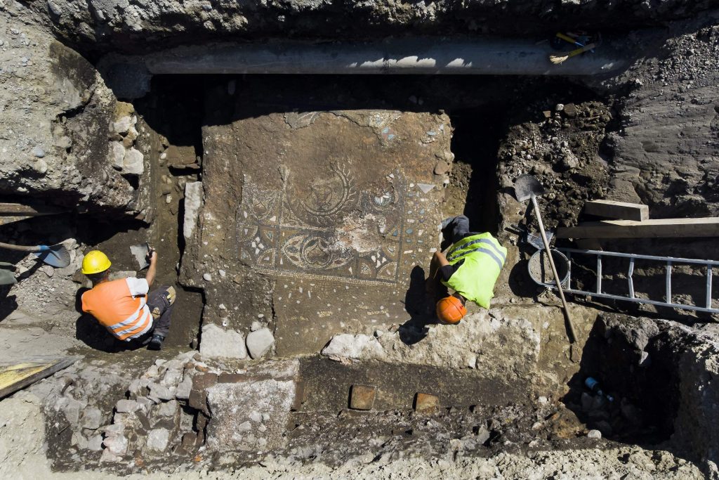 Archeologi al lavoro in un quartiere residenziale di Avenches (Keystone)