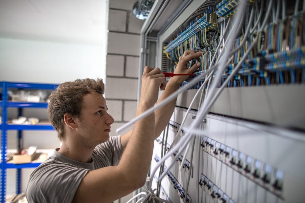 Per la SECO la lotta alla disoccupazione giovanile rimane prioritaria perché per le persone colpite le conseguenze sono particolarmente gravi (Keystone)