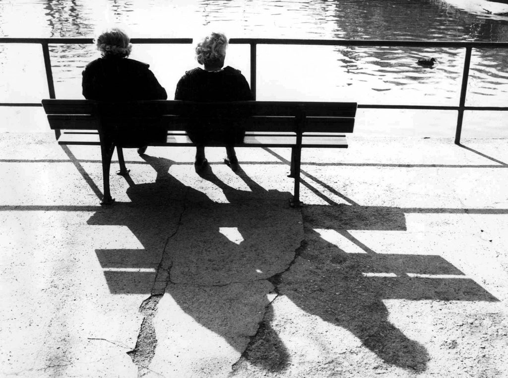 In Svizzera sarebbero tra i 300 e i 500mila all’anno gli anziani toccati da almeno una forma di maltrattamento (Keystone)