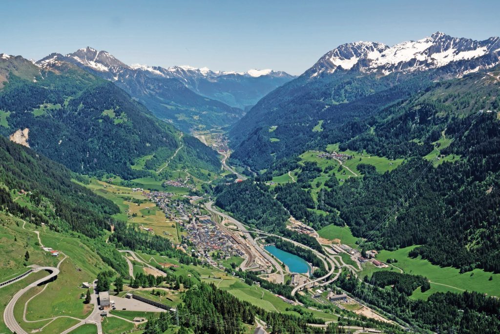Airolo e la Leventina visti dal Passo del San Gottardo (Keystone)