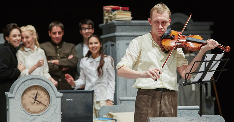 Il regista aveva portato in scena anche un Ibsen molto insolito, affidato al linguaggio digitale (© Victor Dmitriev / Frol Podlesniy)