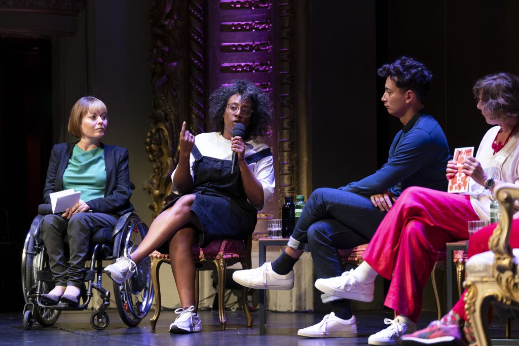 Ritratta nella foto - la seconda da sinistra - durante l’incontro dal titolo "Tempo di agire – Cosa stiamo facendo per un cambiamento strutturale" organizzato da m2act e Burning Issues (@Nora Rupp)