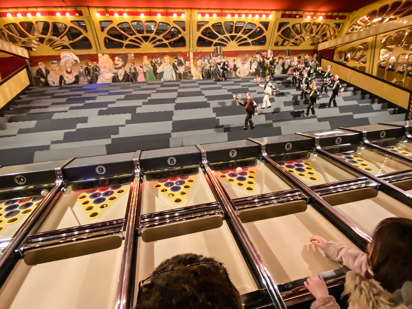 Il gioco «Course des garçons de café»