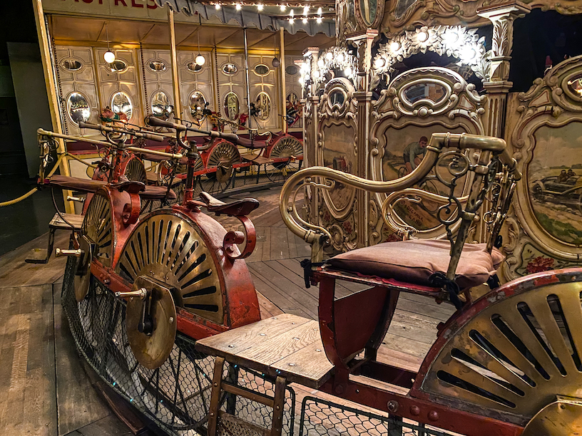 La giostra delle biciclette vanta un’apparizione nel film di Woody Allen Midnight in Paris