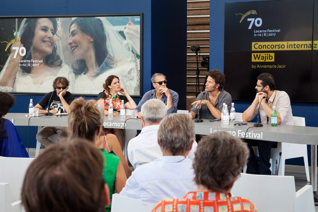 La regista di Wajib, la palestinese Annemarie Jacir, con i due protagonisti del film e il produttore (Stefano Spinelli)