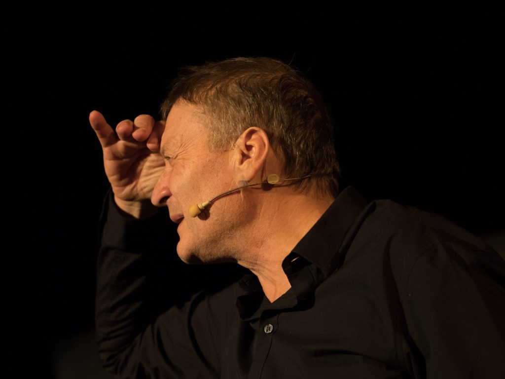 Ferruccio Cainero nel suo riuscito Cristoforo Colombo e le farfalle