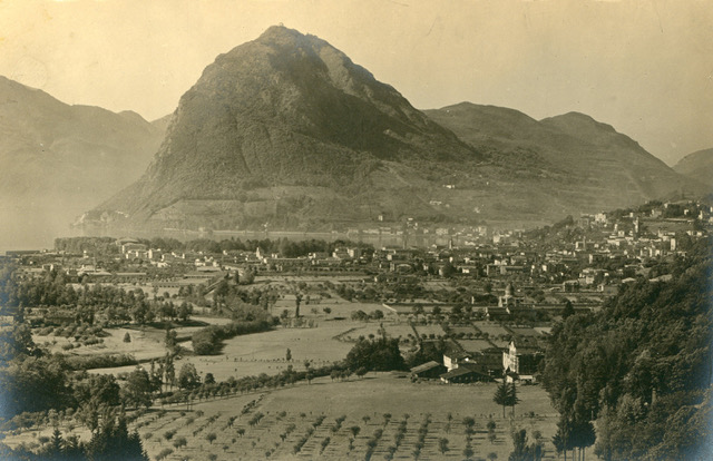 Lugano vista da Canobbio in una cartolina dei fratelli Büchi di Locarno (1900 ca.) (Archivio storico della Città di Lugano)