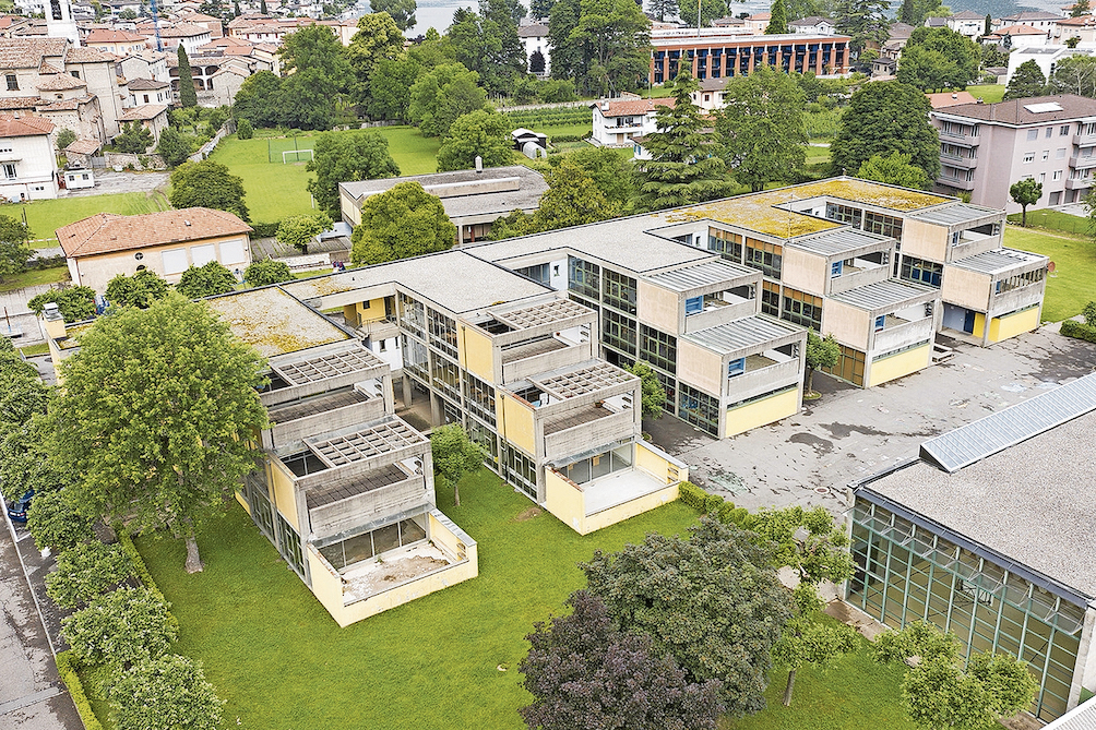 La scuola di Riva San Vitale (prima del restauro) di Galfetti, Ruchat e Trümpi è un esempio di Moderno in Ticino (Archivio UBC, foto S. Mengani, Mendrisio)
