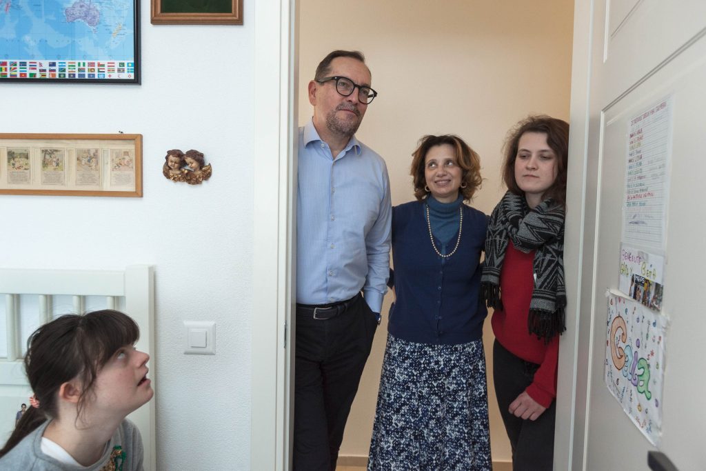 Gaia con la sua famiglia (Didier Ruef)