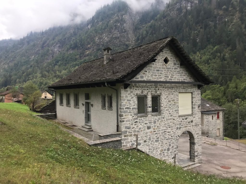 L’ex scuola comunale di San Carlo di Peccia sarà la sede dell’atelier (M. Giacometti)
