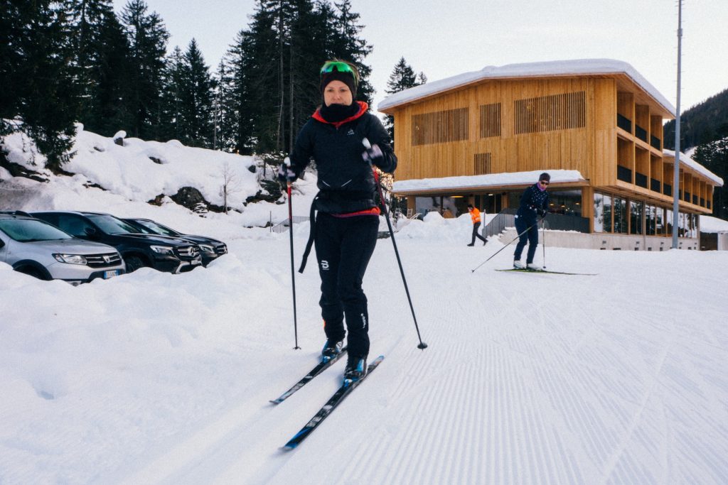 Il nuovo albergo-ristorante è stato progettato per godersi al meglio lo splendido paesaggio naturale in cui è immerso (Vincenzo Cammarata)