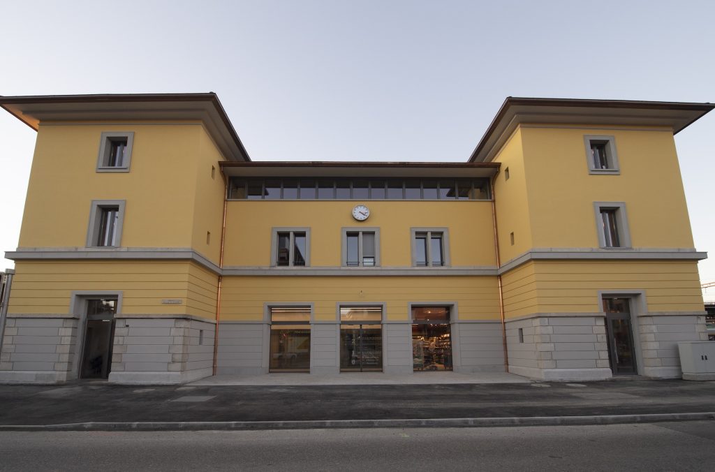 La stazione FFS di Mendrisio sarà inaugurata domani dopo la ristrutturazione che ha eliminato le barriere architettoniche e l’ha dotata dei nuovi Smart Information Display (FFS)