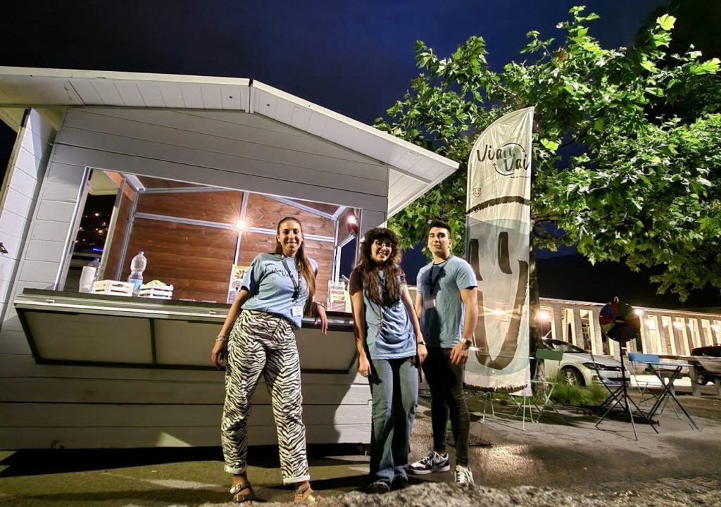 La postazione del progetto animata da ragazzi formati in ambito sociale per interagire con i loro pari (Città di Lugano)