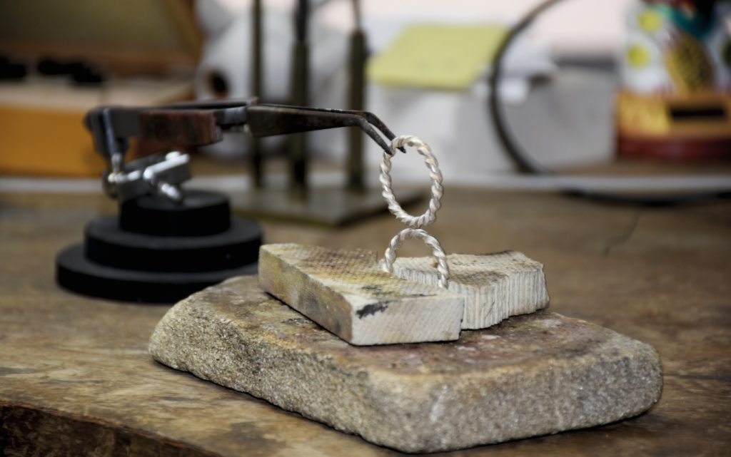 Aticrea sostiene e promuove reti di collaborazioni tra chi è attivo nel settore dell’artigianato (Vanni Pesciallo Gioielli)