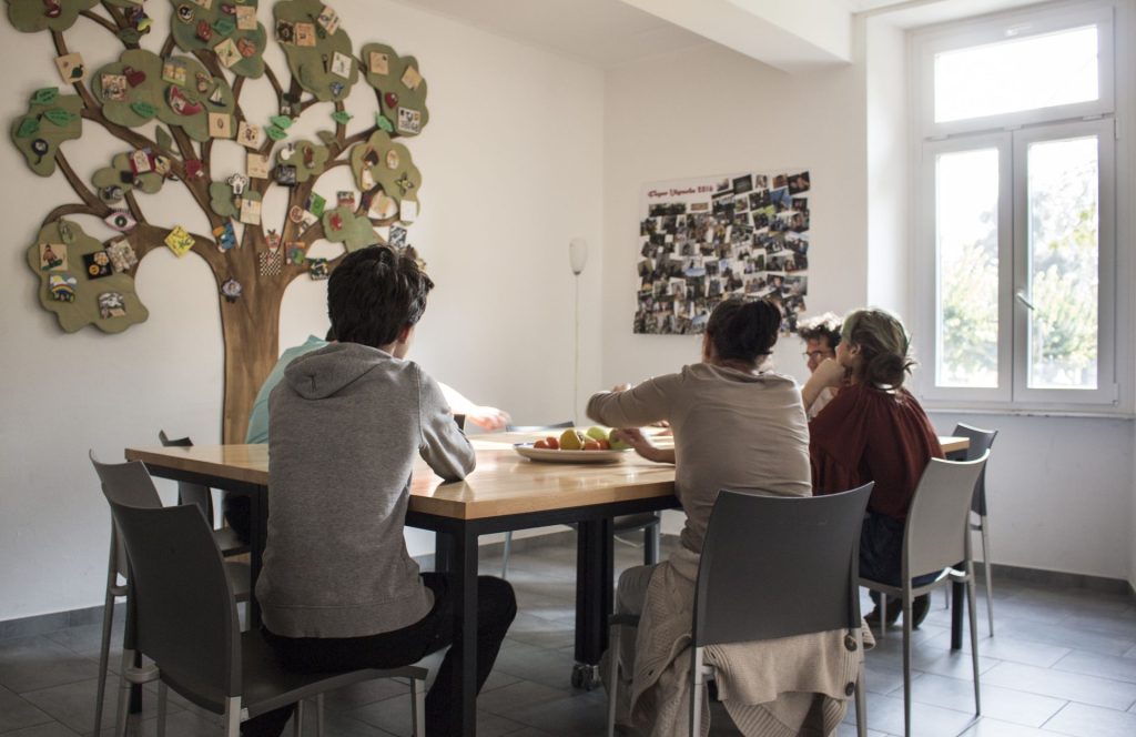 Attualmente la Fondazione Amilcare gestisce 3 Foyer oltre a garantire altri servizi per adolescenti in difficoltà (www.amilcare.ch)