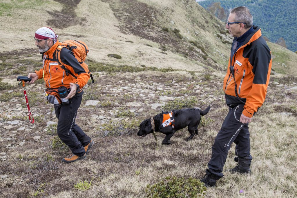 Oltre ad addestrare il cane, si deve superare un esame Sar-Helfer (Stefano Spinelli)