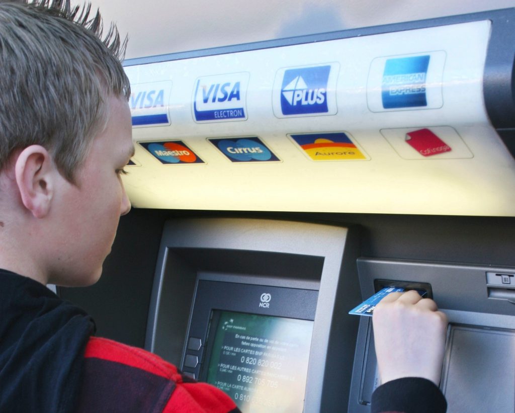 Ai ragazzi si propone di riflettere sulla propria relazione con il denaro (Marka)