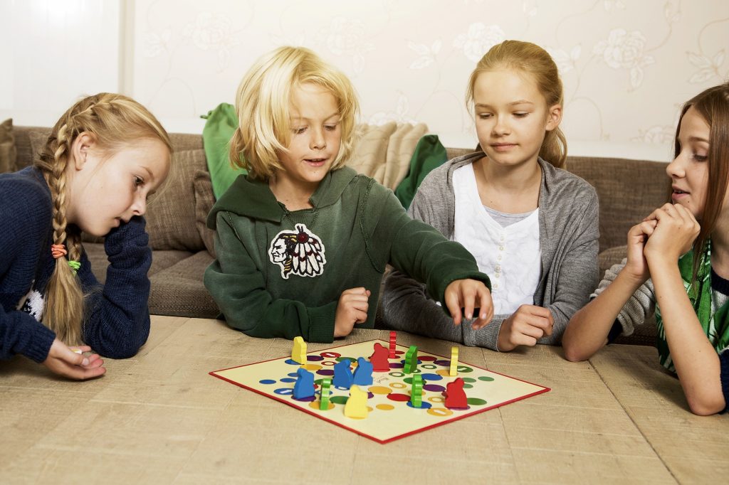 Il gioco da tavolo è una passione che molti coltivano fin dall’infanzia (Marka)