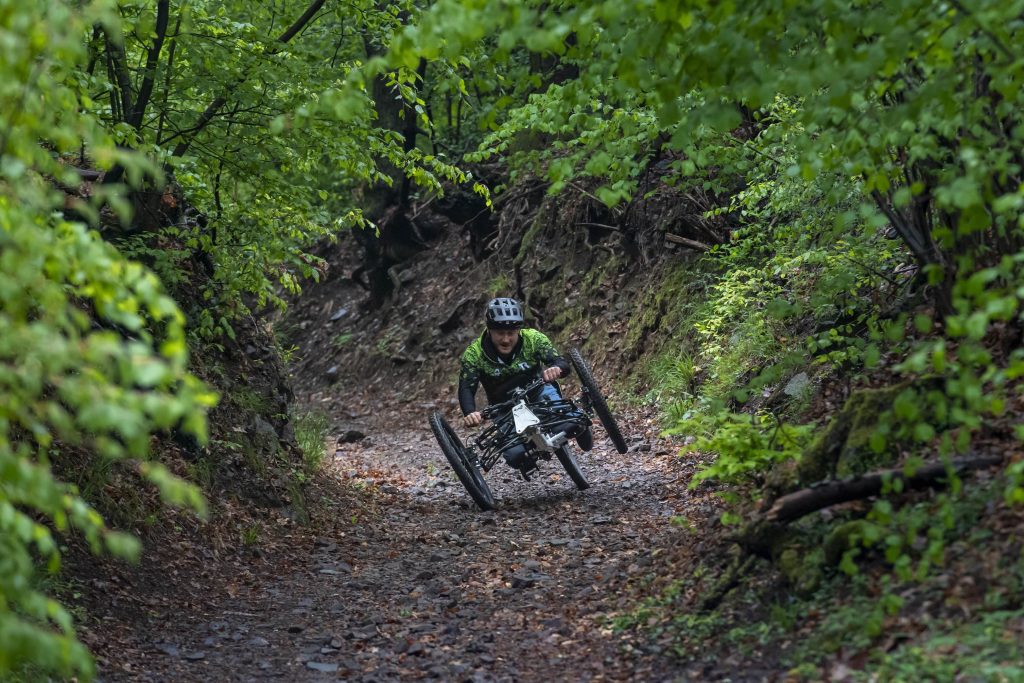 Murat Pelit lungo il percorso semplice ma «molto grintoso» a lui intitolato (Ti-Press)