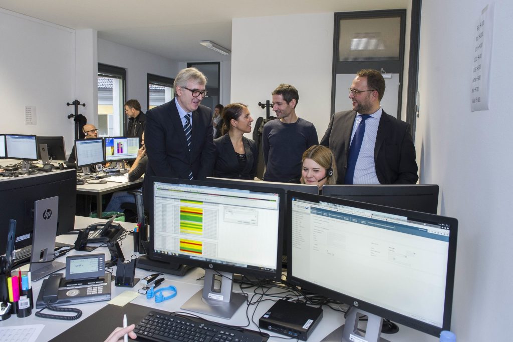 Fernando Piccirilli (a sin.) nel 2016 nel giorno della presentazione del nuovo Contact Center di Faido (Ti-Press)