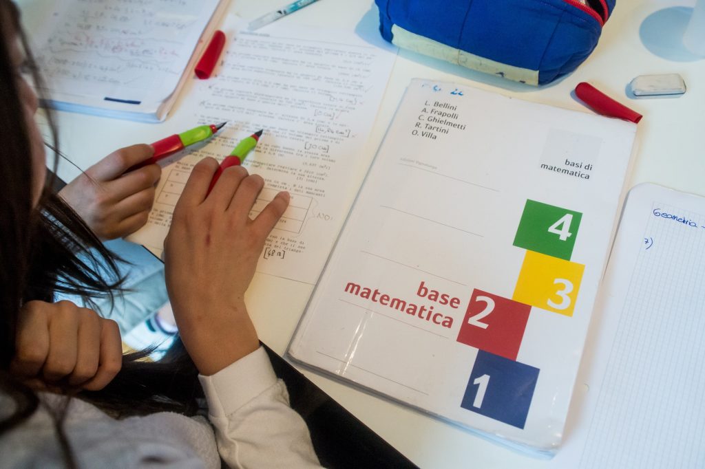 Nella sede luganese della Società Matematica si offrono settimanalmente lezioni gratuite agli allievi delle Medie e delle scuole superiori (Ti-Press)