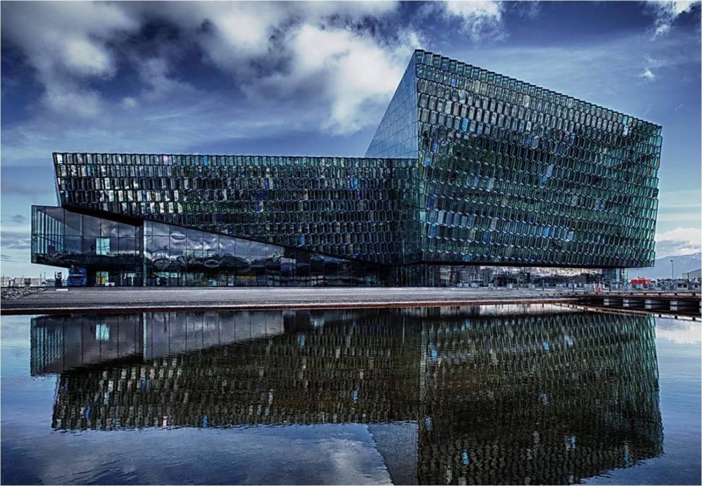Il Lac? No, l'Harpa di Reykjavik (firstclass.is)