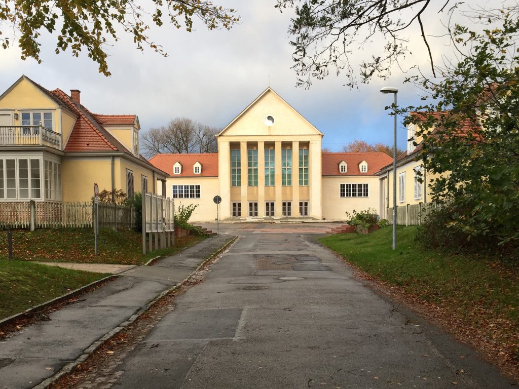 Heinrich Tessenow, Istituto per la ginnastica ritmica (oggi Festspielhaus) a Hellerau, 1912 (M. Boesch, 2019)